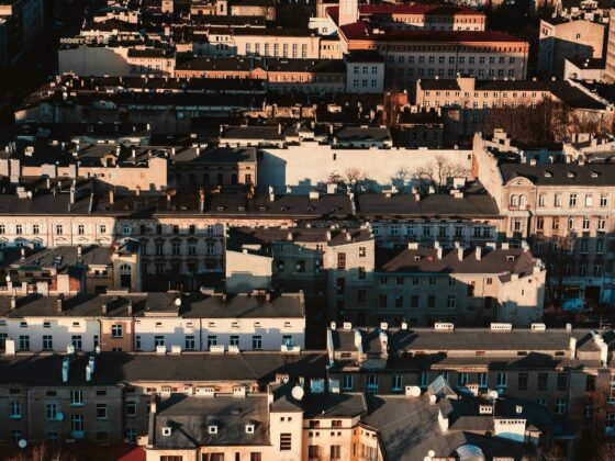 Vue aérienne d'immeuble.